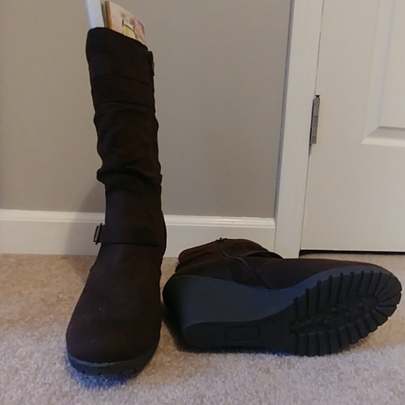 Wedge Boots - Picture 2 of 5